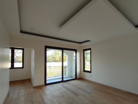 Brandnew Massive 3 Level Home in Portofino Vista Alabang