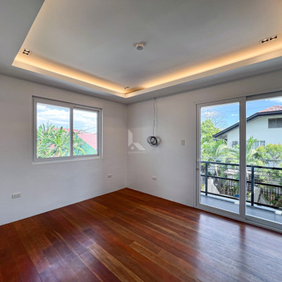 Vast Modern Contemporary Corner House and Lot For Sale