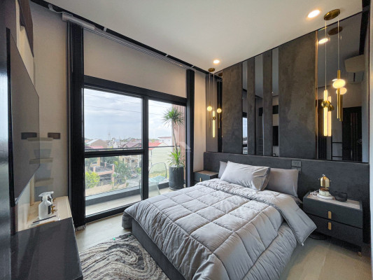 Impressive Modern Tropical Industrial Corner House For Sale in Grand Meadows