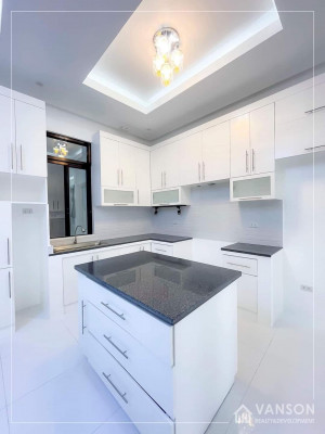HOUSE AND LOT FOR SALE IN MULTINATIONAL VILLAGE, PARAÑAQUE CITY