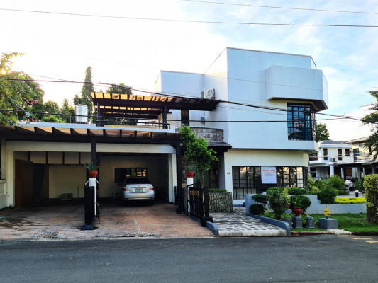 Delightful 607sqm 2-storey Home for Sale in Alabang Hills