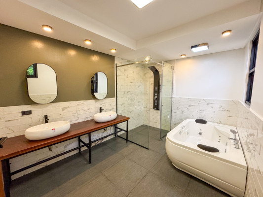 Captivating 6-Bedroom House and Lot in BF Homes, Parañaque