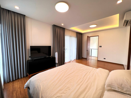 Refined Contemporary House and Lot for Sale