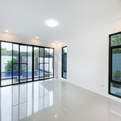 Impeccable Modern Tropical House and Lot with Swimming Pool For Sale