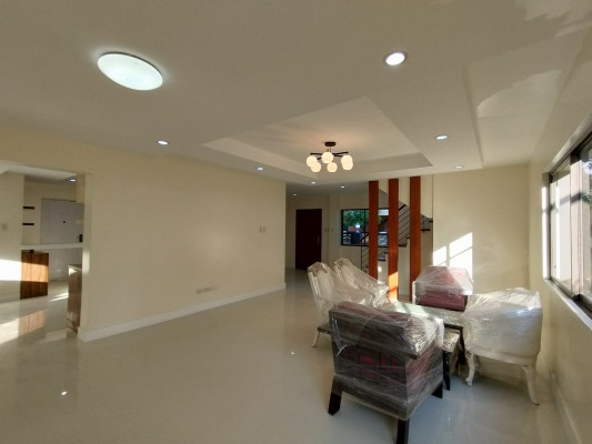 Brandnew House with Swimming Pool in Bf Homes Las Pinas
