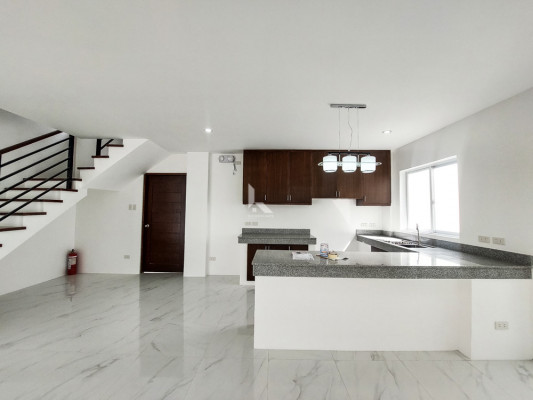 A Spacious and Pleasant Corner House and Lot For Sale in Greenwoods,