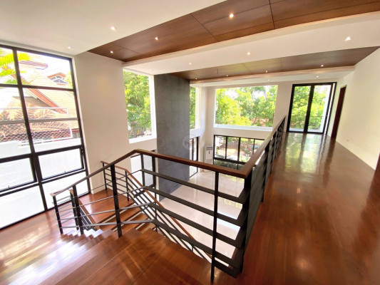 Ultramodern Spotless House and Lot for Sale
