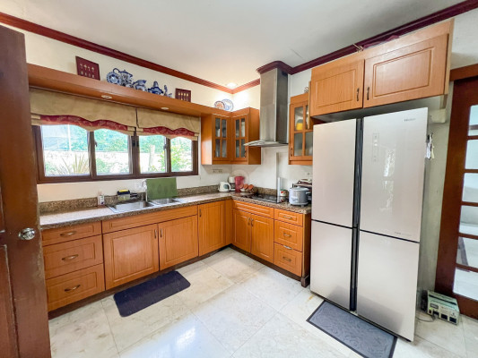 Astonishing 6-Bedroom House For Sale in Loyola Grand Villas
