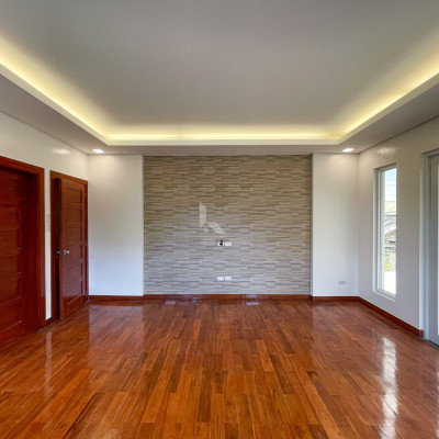 Astounding Luxury House and Lot For Sale in Doña Carmen Heights