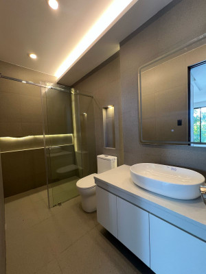 Have a Sneak in this Brand-New House in BF Home