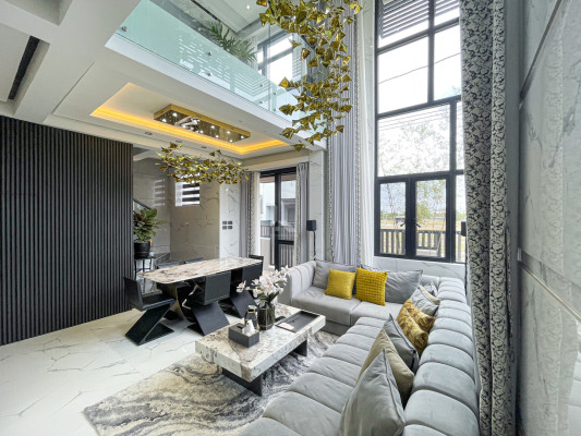 Impressive Modern Tropical Industrial Corner House For Sale in Grand Meadows
