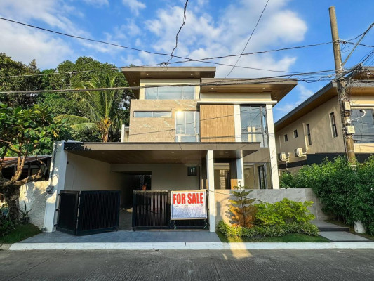 Contemporary 5 Bedroom House for Sale in BF Homes