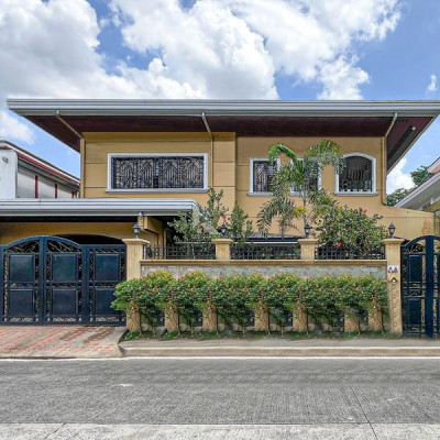Notable Contemporary 4-Bedroom House and Lot For Sale in Don Antonio Royale