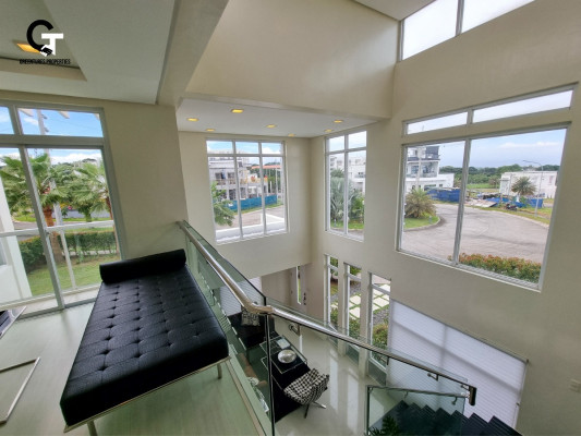 Spacious Miami Home Modern Design Fully Furnished House and Lot