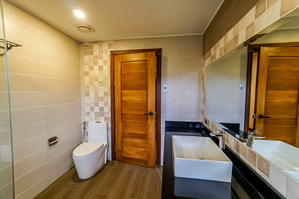 Brand new contemporary house with an elegant finish located in Tivoli Royale
