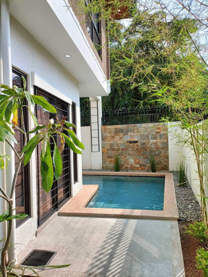 Sophisticated Modern Furnished Home for Sale near Clark