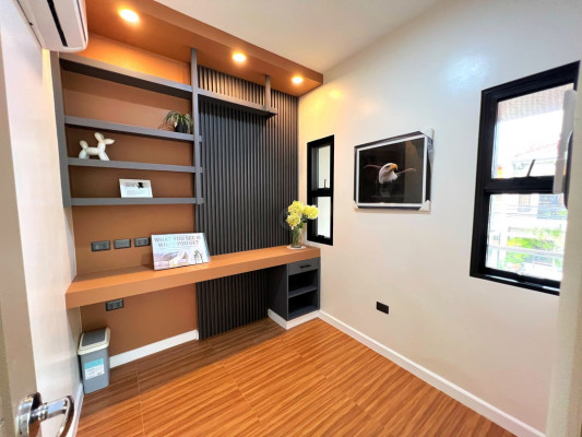Outstanding Dream House and Lot for Sale in BF Resort Village