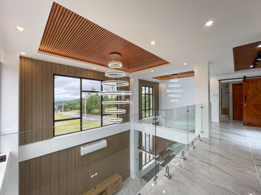 Breathtaking Modern House with Overlooking Taal