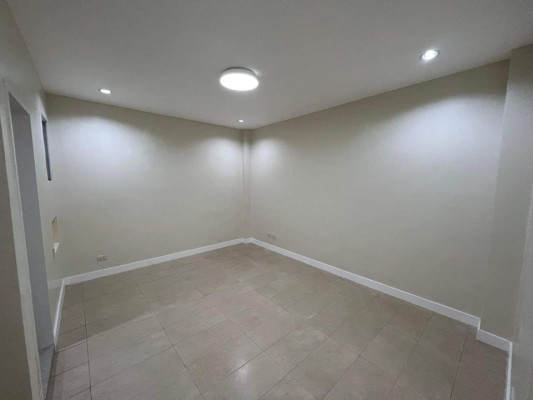 4 beds 4 baths House