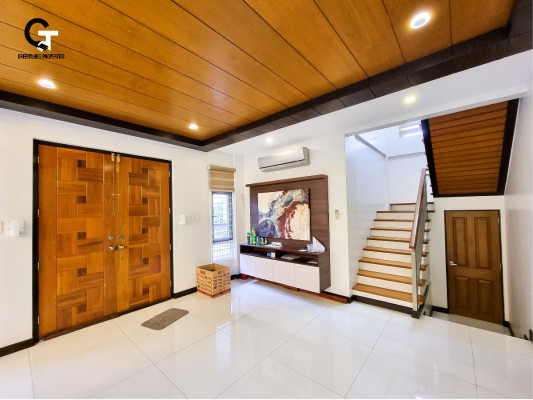 Two Storey Modern Corner House & Lot in Chateu De Paris