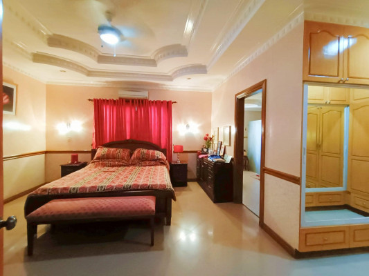 FOR SALE BUNGALOW HOUSE WITH HUGE GARDEN & RESORT TYPE POOL IN ANGELES CITY