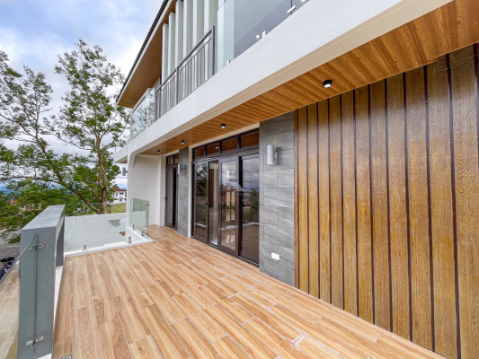 Breathtaking Modern House with Overlooking Taal