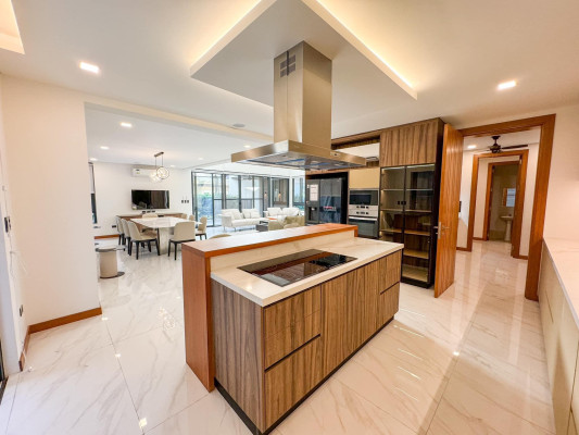 An Outstanding 7 Bedroom Home for Sale in Congressional Ave.