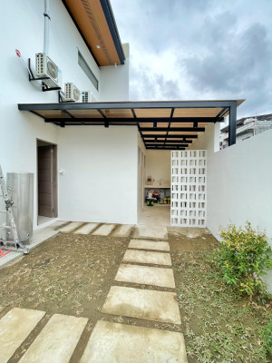 Brand New Modern House for Sale in Greenwoods Executive Village