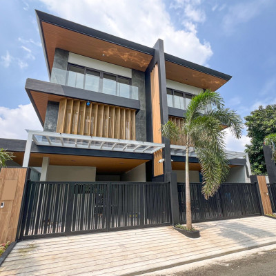 Sophisticated Modern Duplex For Sale in Congressional Subdivision
