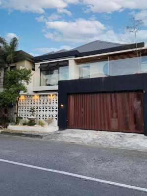 Modern Scandinavian House for Sale in Greenwoods Executive Village