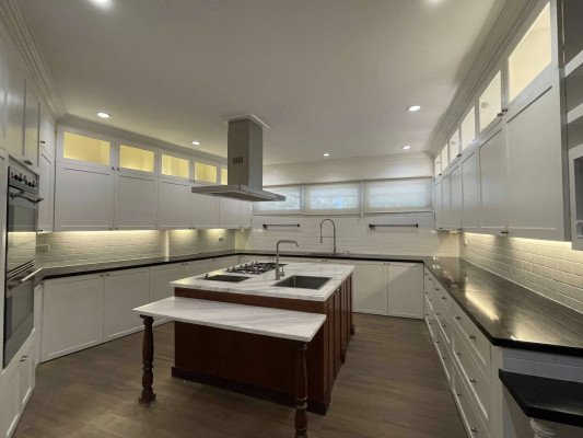 Discover this Bright Pre-Owned House and Lot
