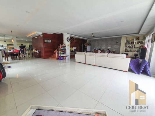 pacious Contemporary House for Sale in SunnyHills Subdivision