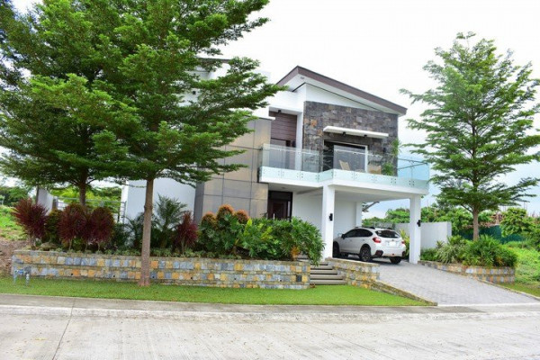 7 BEDROOM READY FOR OCCUPANCY HOUSE WITH SWIMMING POOL IN LILOAN CEBU