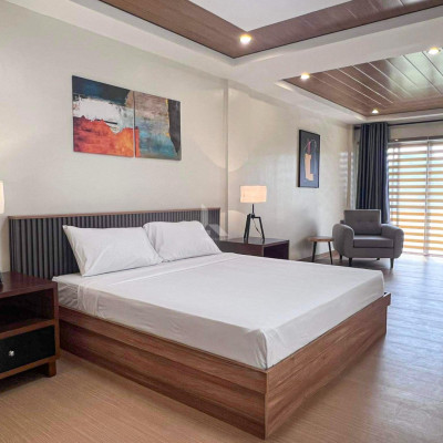 Pleasing Contemporary House and Lot For Sale