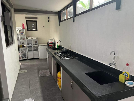 2 STOREY HOUSE AND LOT FOR SALE