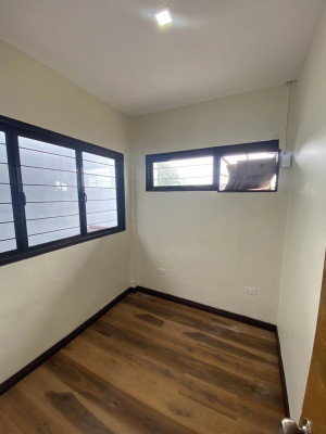 FOR SALE: House and Lot In Angela Village Las Pinas