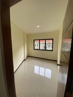 FOR SALE: House and Lot In Angela Village Las Pinas