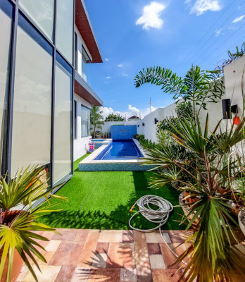 Corner House and Lot for Sale Located in Meadowood Executive Village, Cavite