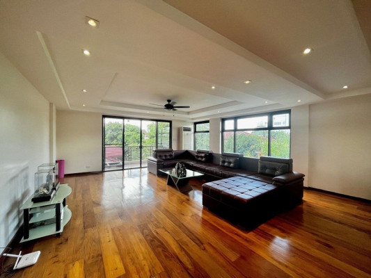 House and Lot For Sale near Bonifacio Global City, Taguig