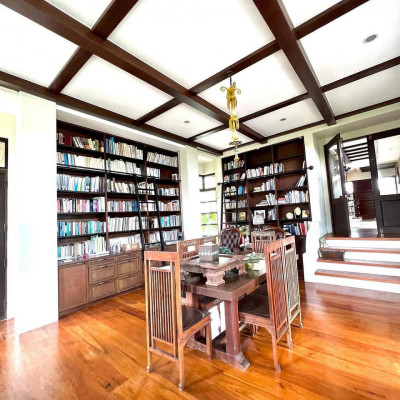 Rush Sale House and Lot in Royale Tagaytay Estate