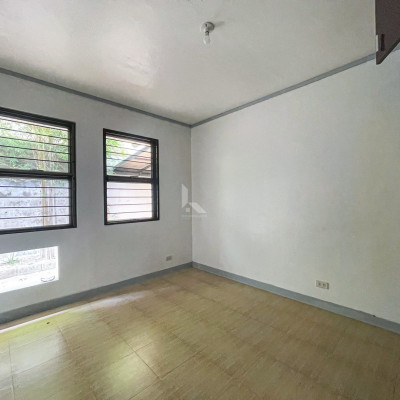 Elegant Contemporary Bungalow Home For Sale in BF Homes, Parañaque City