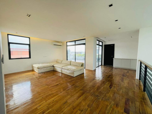 Semi furnished House and lot with Pool For Sale in Greenwoods Executive Village