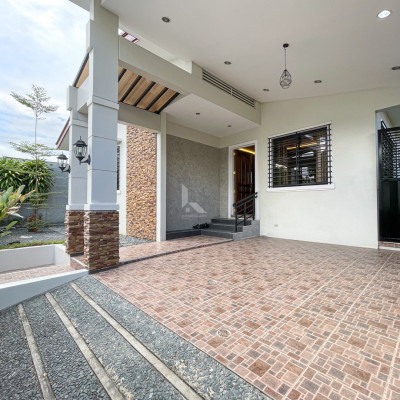 Charming Bungalow House and Lot For Sale in BF Homes