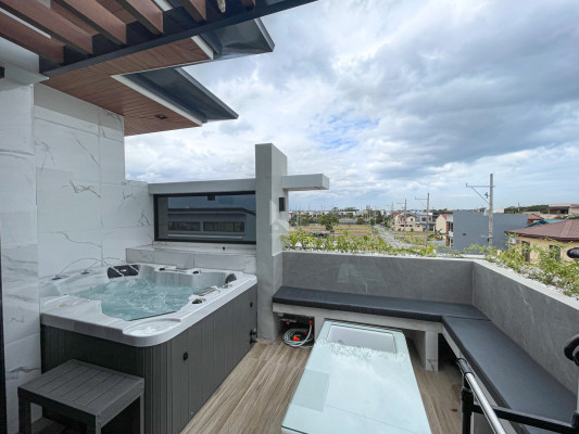 Impressive Modern Tropical Industrial Corner House For Sale in Grand Meadows
