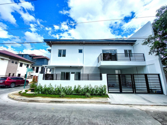 A Spacious and Pleasant Corner House and Lot For Sale in Greenwoods,