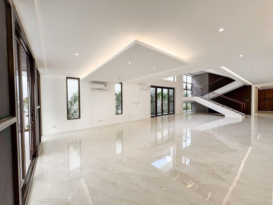 An Elegant 7 Bedroom House and Lot for Sale in Mira Nila Subdivision