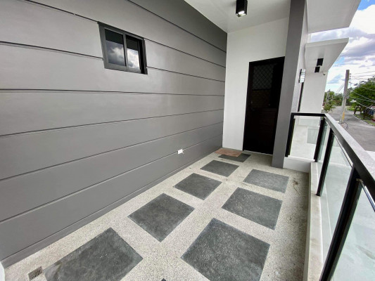 FOR SALE PRE OWNED MODERN ELEGANT HOUSE IN PAMPANGA