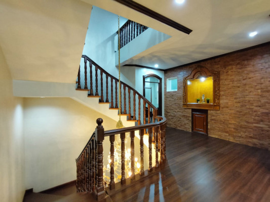 Fully Furnished Romantic Italian House in Portofino Subd.