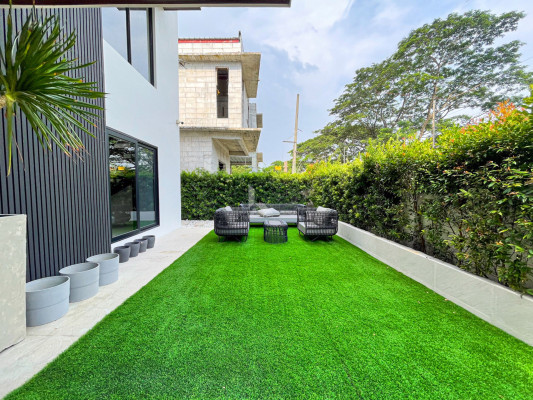 : Breathtaking Modern Home in The Orchard Residential