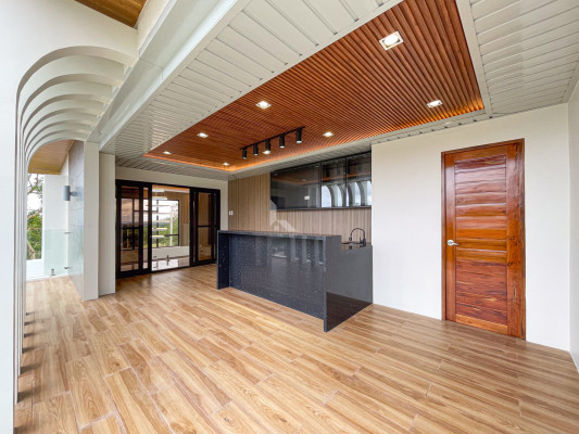 Breathtaking Modern House with Overlooking Taal